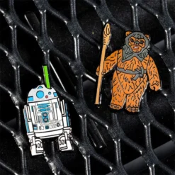 Pin Kings Star Wars Enamel Pin Badge Set 1.42 – R2-D2 (with Pop-up Lightsaber) And Romba